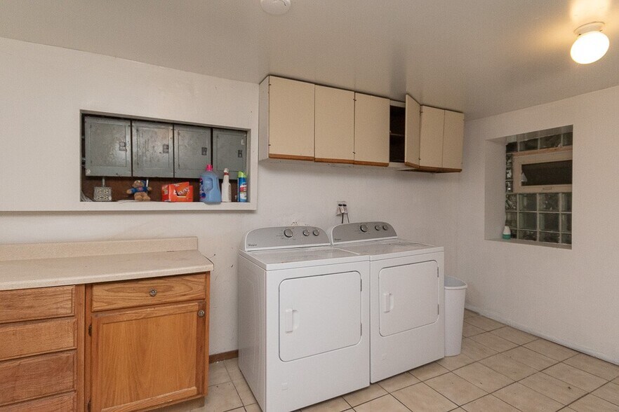 Building Photo - 1052 N Oakley Blvd