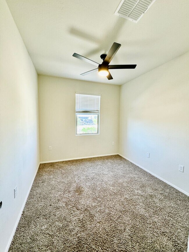 Building Photo - Single Story 3 bedroom 2 bath Magma Ranch