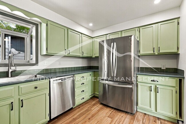 Building Photo - 648 Buchanan Ln