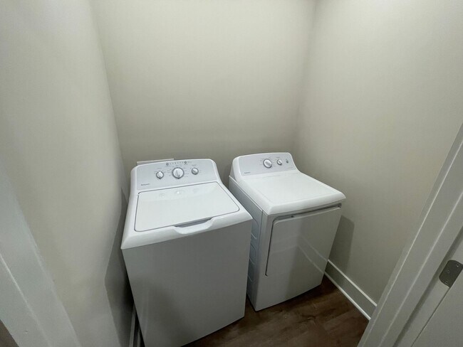 Building Photo - Savannah Square - 3BR/3BA For Rent