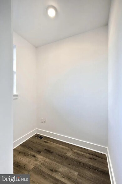 Building Photo - 1024 Trinity Rd