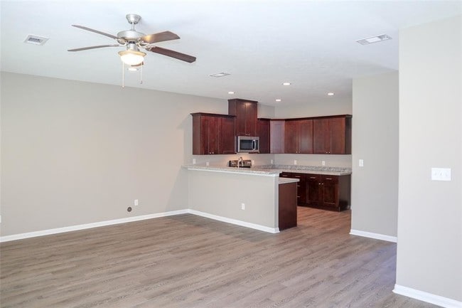Building Photo - 118 Artesian Way