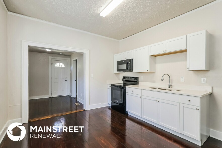 Building Photo - 110 S 41st St