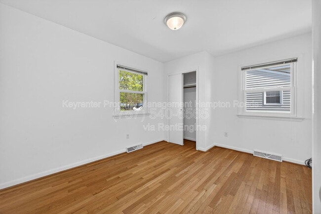 Building Photo - 204 Cleopatra Ct