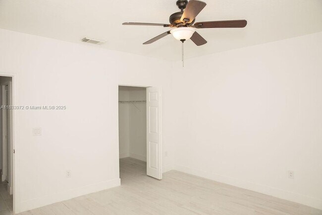 Building Photo - 273 SE 32nd Ave