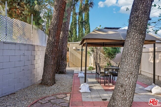Building Photo - 6727 1/2 Orion Ave