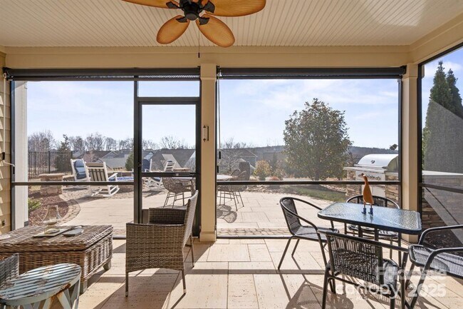 Building Photo - 305 Hemlock Bluff Ct