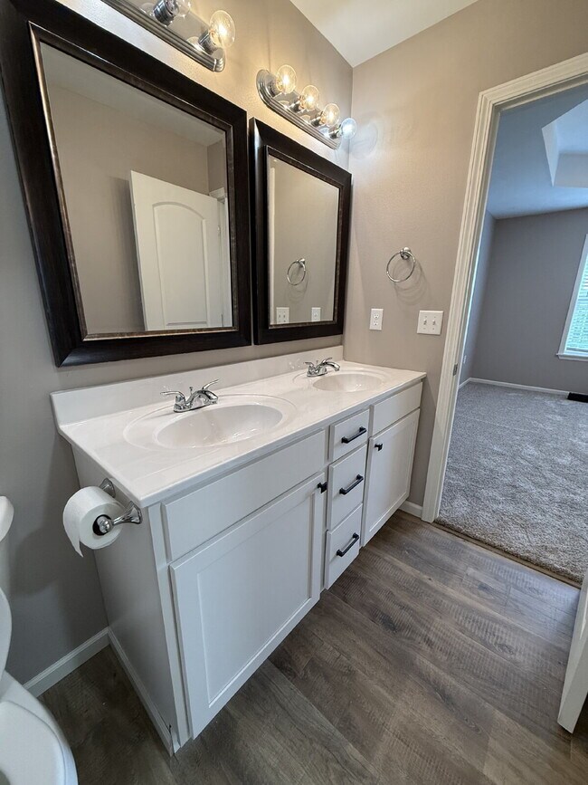 Building Photo - 4BR Basement Home