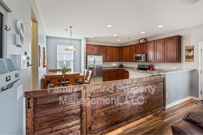 Building Photo - 159 Meadow Wood Rd