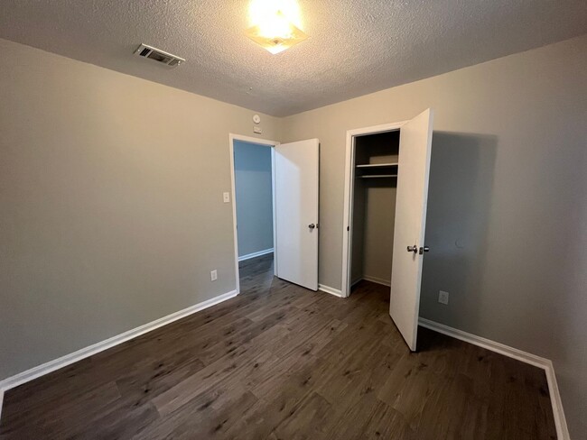 Building Photo - 3112 42nd Ave