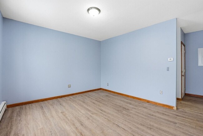 Building Photo - 315 Woronoco Rd