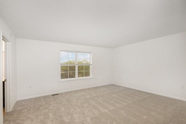 Building Photo - 7880 Briarwood Dr