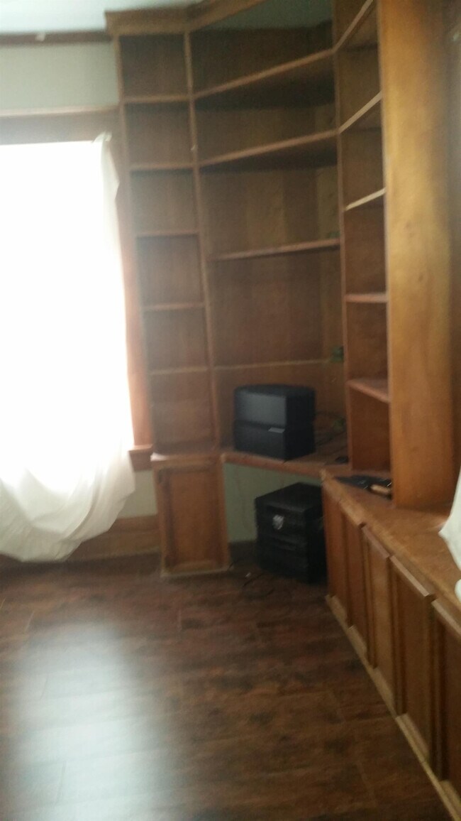 Building Photo - 109 Leland Ave