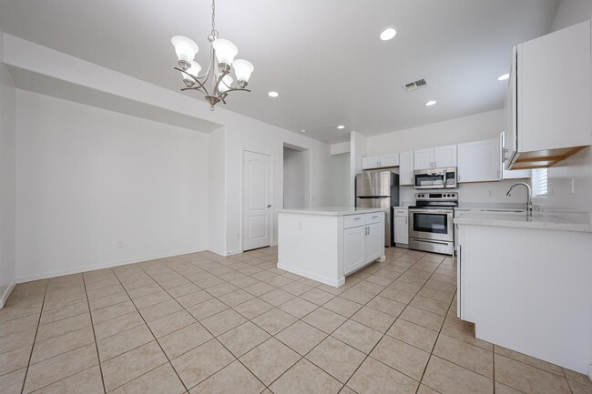 Building Photo - 41298 W Park Hill Dr