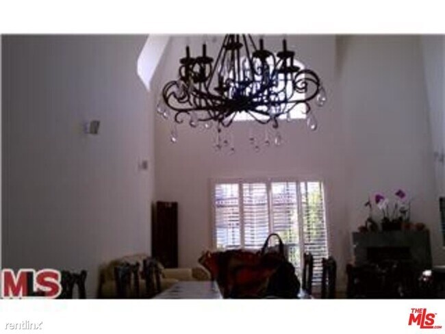 Building Photo - 10620 Eastborne Ave