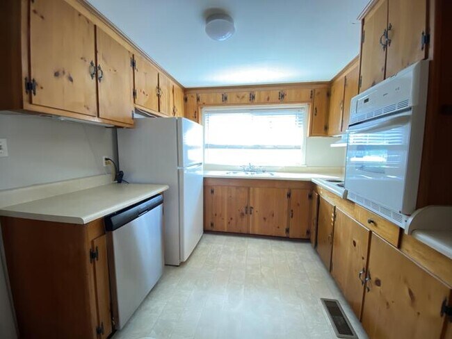 Building Photo - 9179 Segers Rd