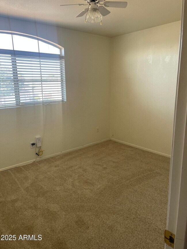 Building Photo - 1381 W Pelican Ct