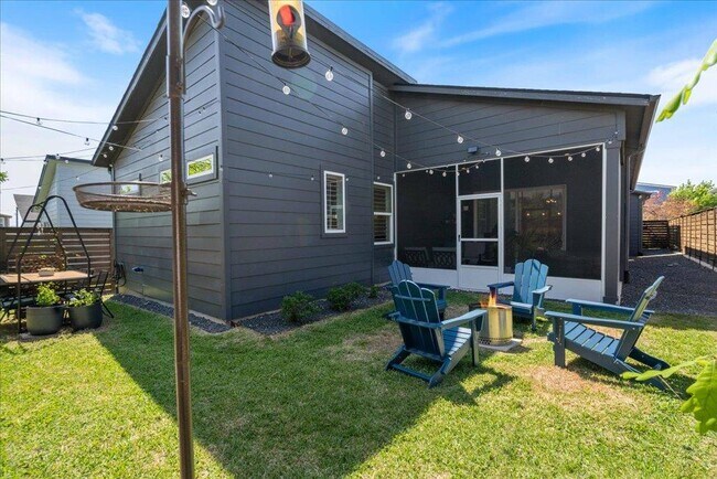 Building Photo - 7009 Zachary Dr