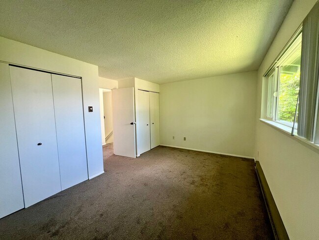 Building Photo - 6102 Glen Mary Ln SE