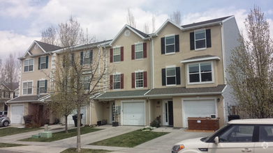 Building Photo - Newly Remodeled Heber Townhome