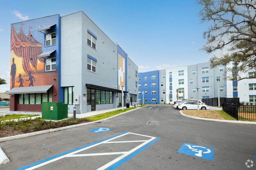 4644 N Tamiami Trl Sarasota, FL 34234 - New Trail Plaza