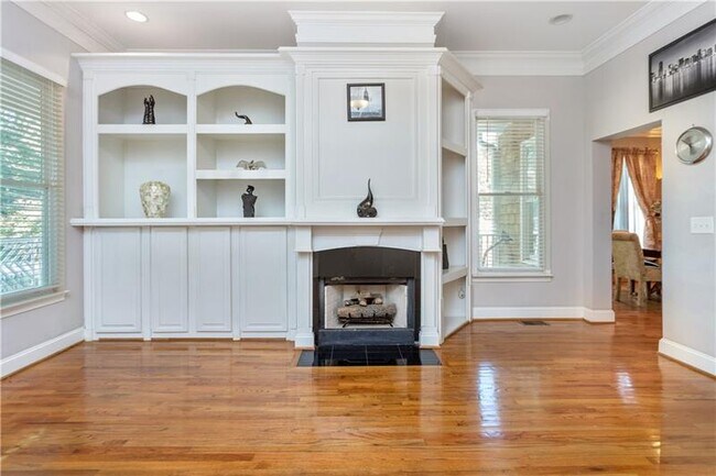 Building Photo - 65 Claire Dr SE