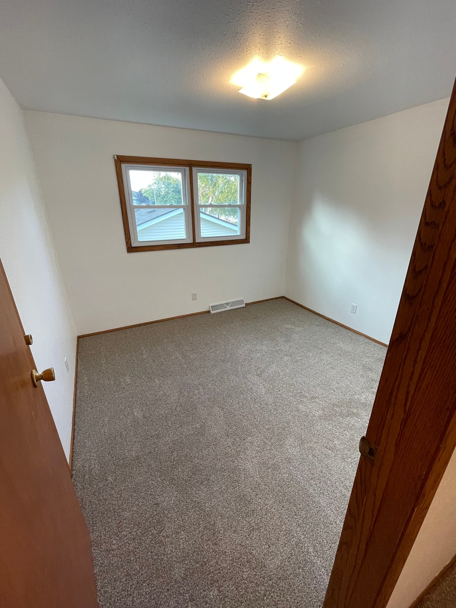 Building Photo - 1631 Highland Dr