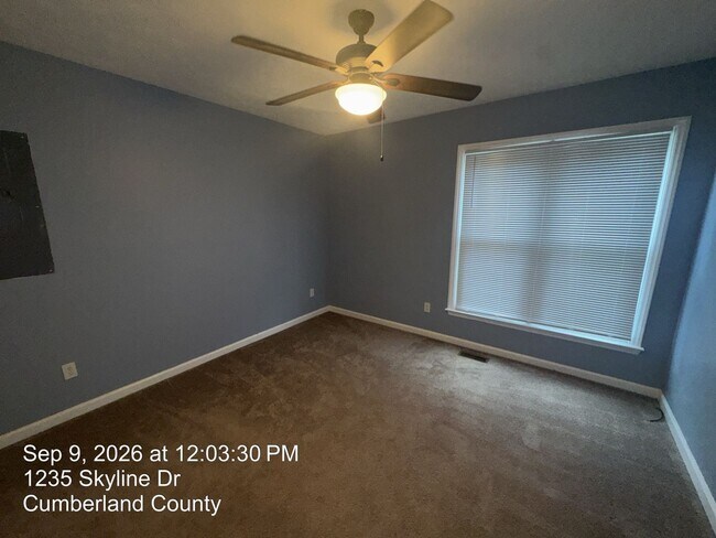 Building Photo - 1235 Skyline Dr