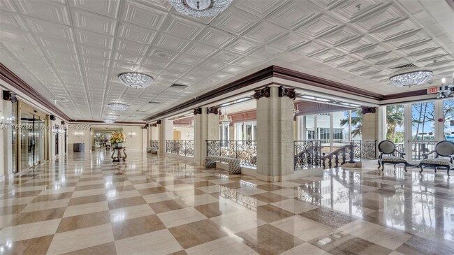 Building Photo - 2030 S Ocean Dr