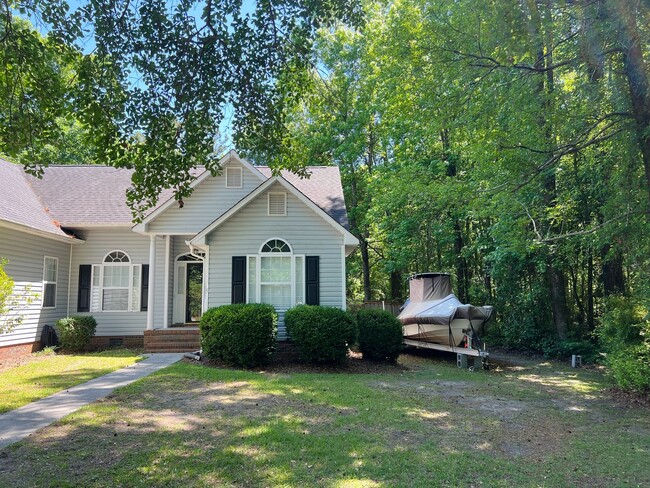 Building Photo - 4 Bed | 3 Bath Home with 1st-Floor Primary...