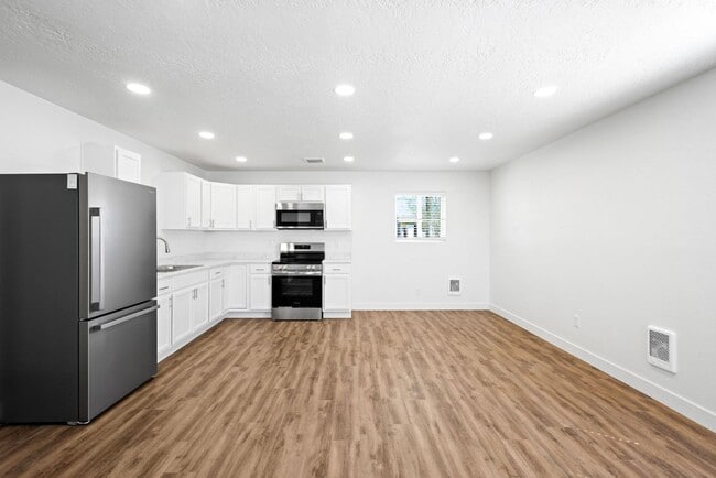 Building Photo - 781 S 1800 W
