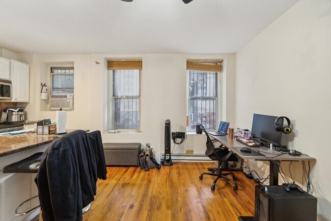 Building Photo - 318 Hudson St
