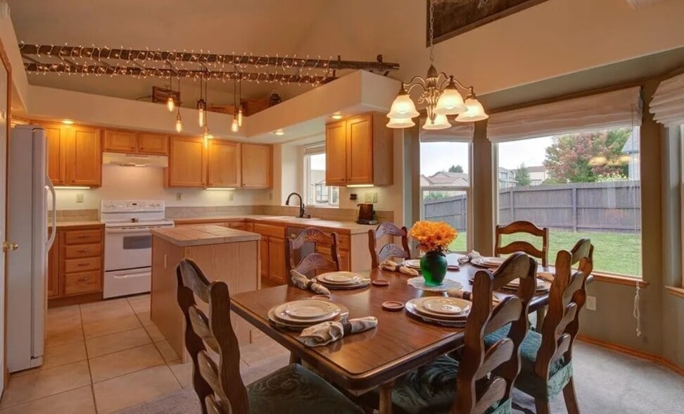 Building Photo - 6151 Oakwood Blvd