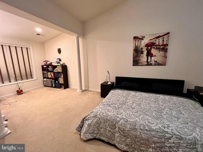 Building Photo - 42843 Edgegrove Heights Terrace