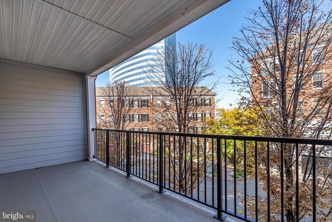 Building Photo - 705 Captains Way