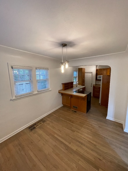 Building Photo - 917 W Magnolia St