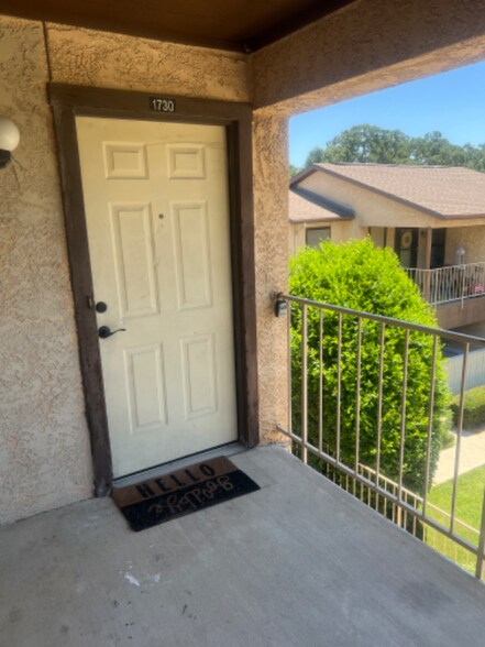 Building Photo - 1730 Crestpoint Dr