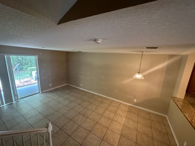 Building Photo - SPACIOUS 3 BEDS TOWNHOUSE CLOSE TO DOWNTOWN!!