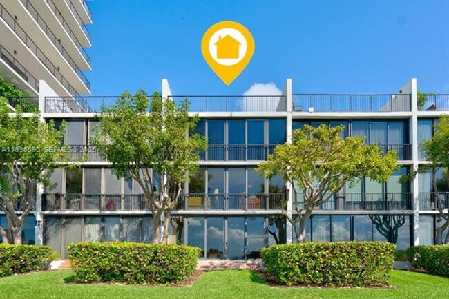 Building Photo - 1000 Venetian Way