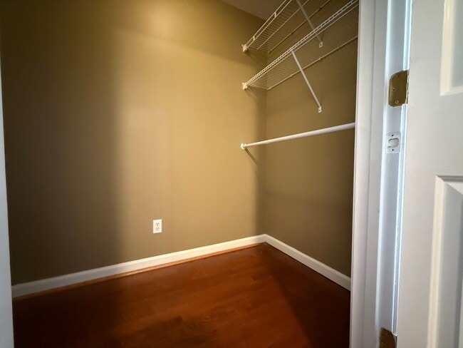 Building Photo - 504 9th St SW