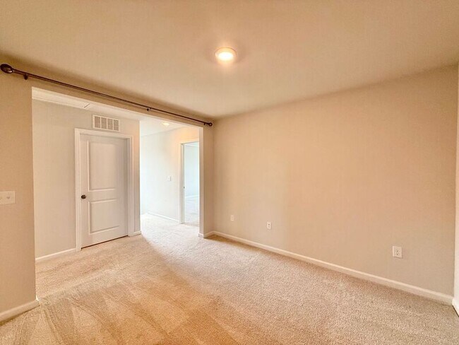 Building Photo - 5003 Tura St