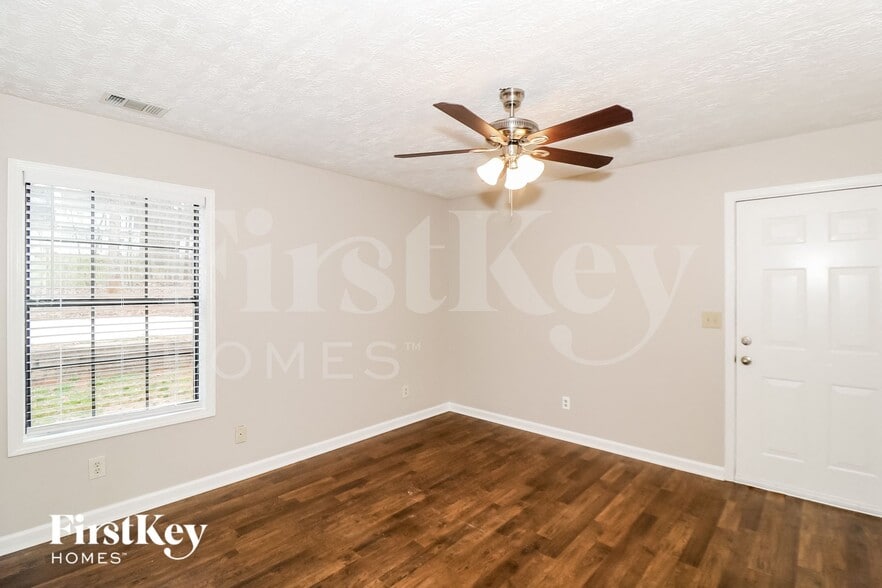 Building Photo - 324 Chimney Trace Dr