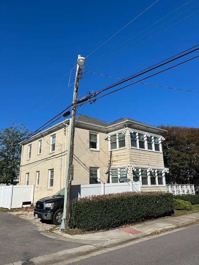 Building Photo - 2216 Baltic Ave