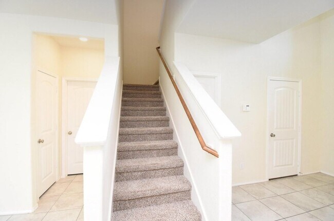 Building Photo - 9431 Summer River Dr