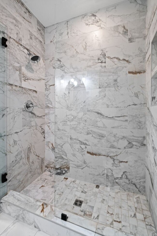 Building Photo - Duncan St Duplex