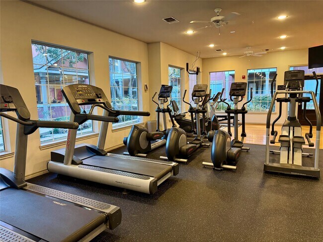 Building Photo - 2400 McCue Rd