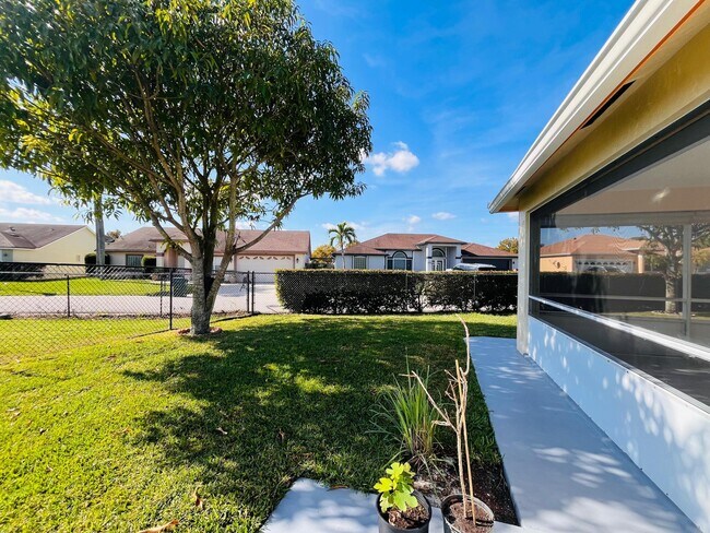 Building Photo - 1305 Monteray Way