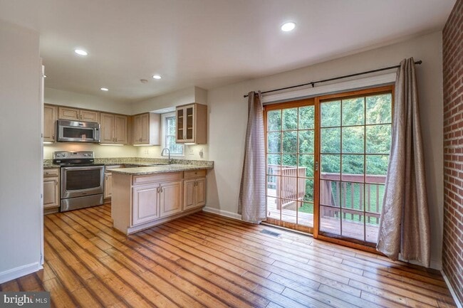 Building Photo - Location, Location, Location in Montrose W...