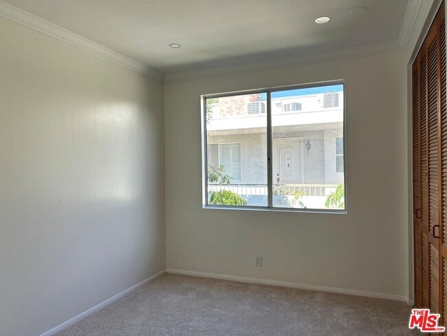 Building Photo - 1375 Kelton Ave