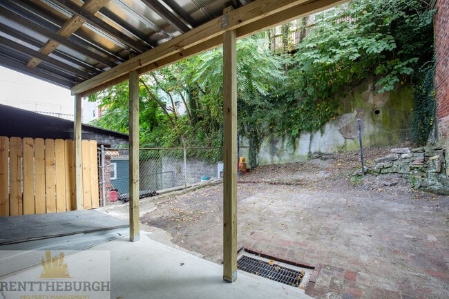 Building Photo - 3 Bedroom 1.5 bath House Now Available!